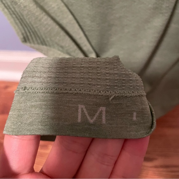 Lululemon Medium Metal Vent Tech Sage Green - Picture 4 of 4